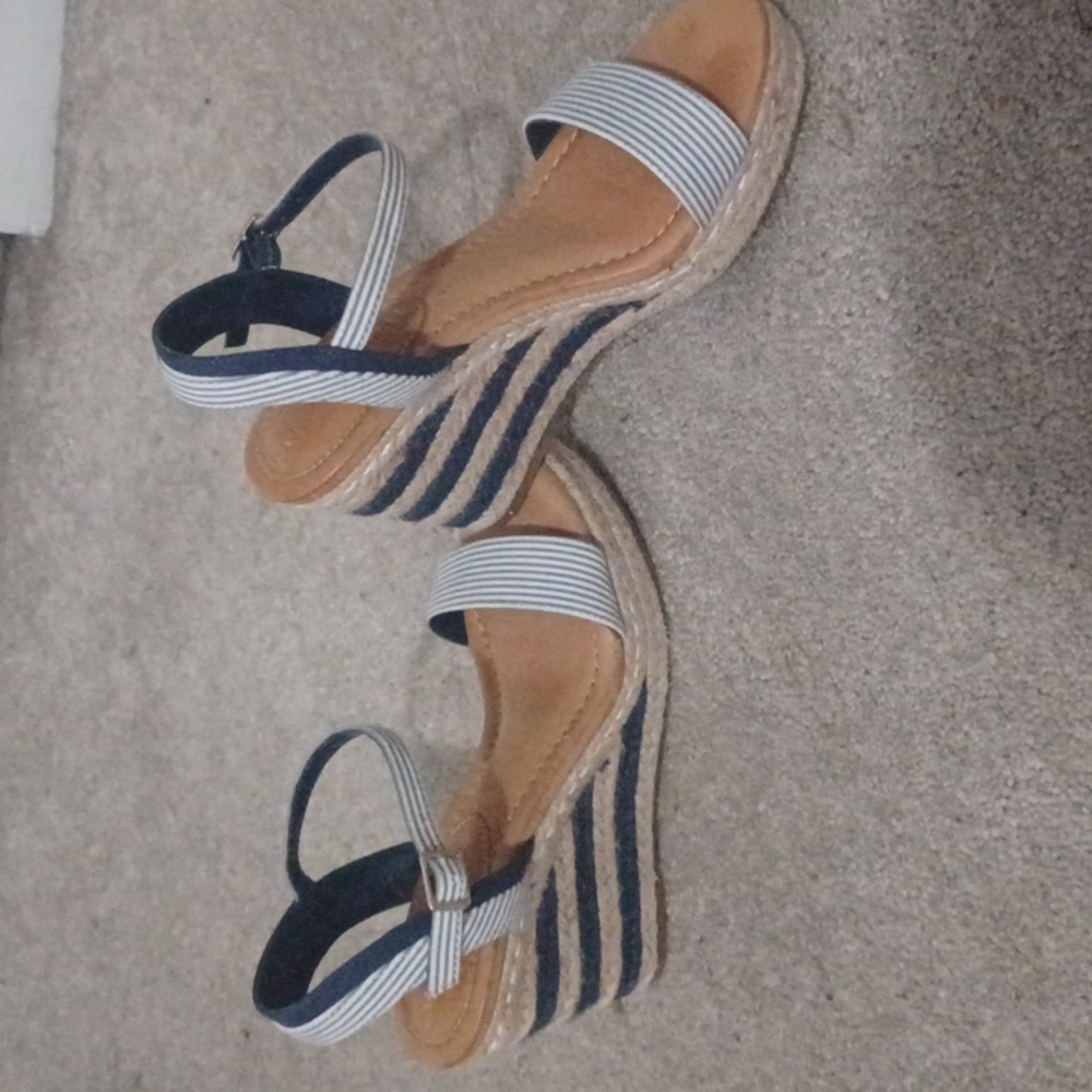 Kelly & Katie platform sandals